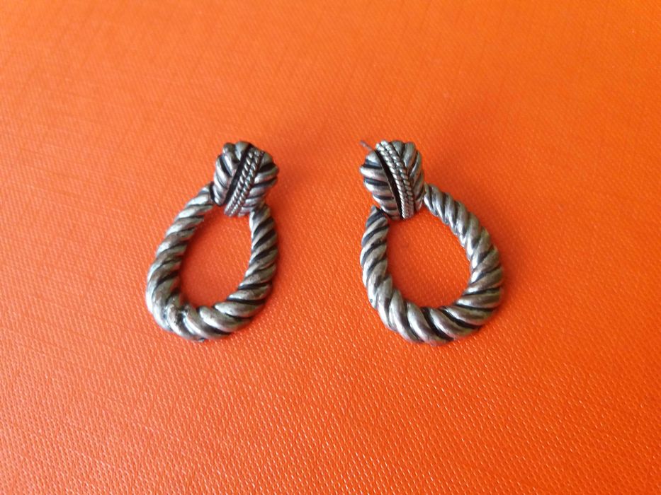 Висящи обици с щифт