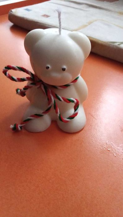 Ръчно изработени свещи от соев восък,ароматизирани с кокосово масло .