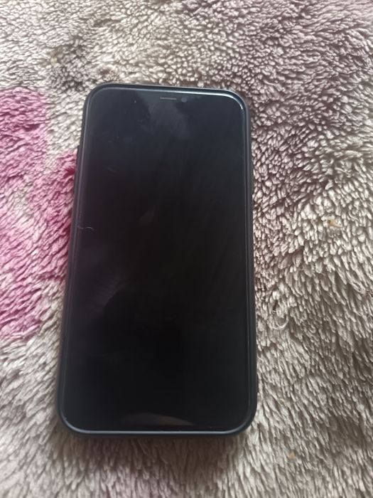 Vând două telefoane pentru piese