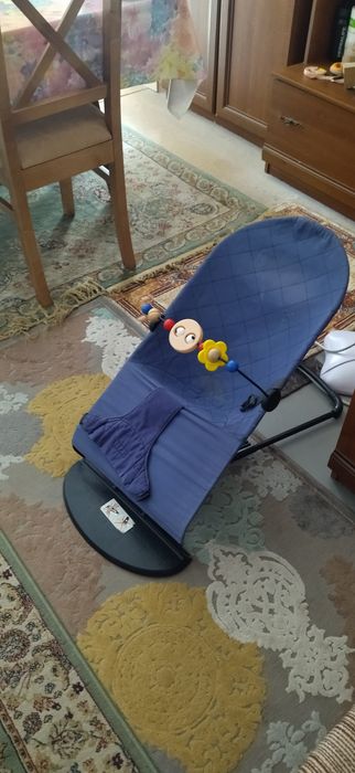 Продам детскую кроватку манежик + подарок