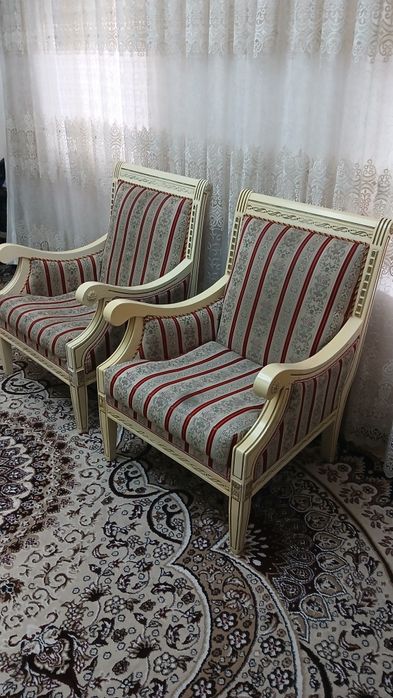 Mebel Sifatli yogochdan yasalgan Islomiy xonadan da foydalanilgan