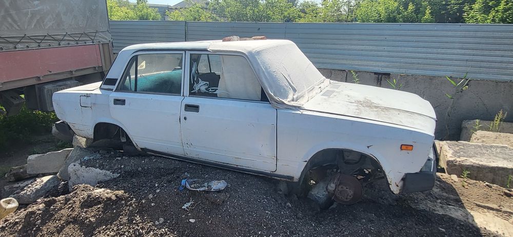 Продам ВАЗ 2107, 2006 г.в., не на ходу, документы в порядке