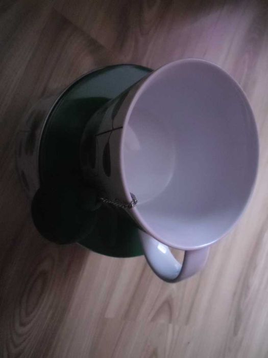 луксозен комплект чаша,цедка и кутия за чай