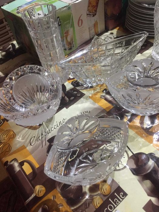 Хрустальные салатницы 6 штук  и вазочки  для цветов 2 штуки