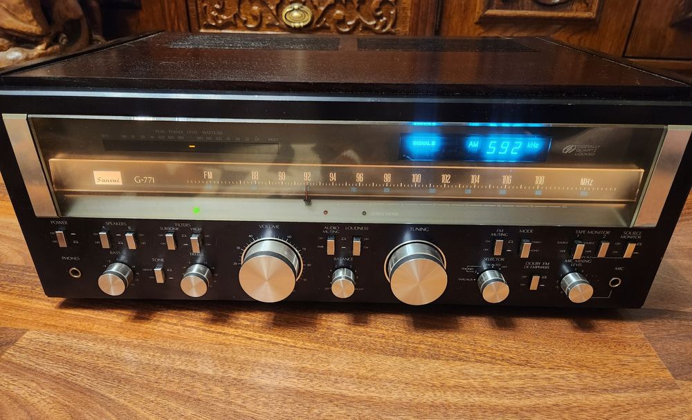 Receiver Stereo Vintage Sansui G-771 - Sunet Pur și Design Iconic