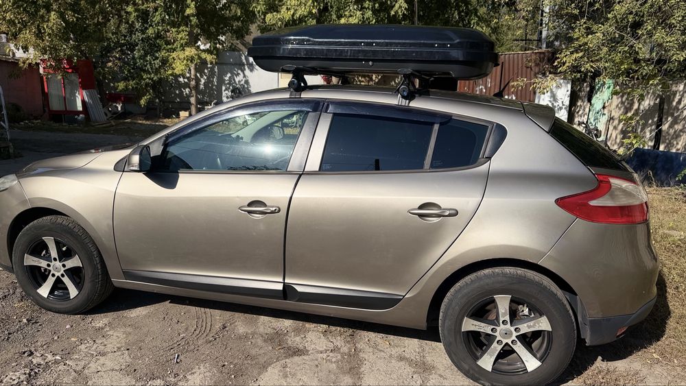 Срочно продаю машину Renault magane 2013 г