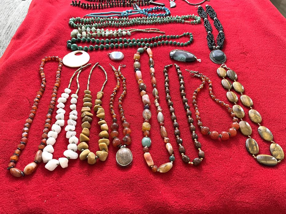 Дамски колиета с цена за брой!