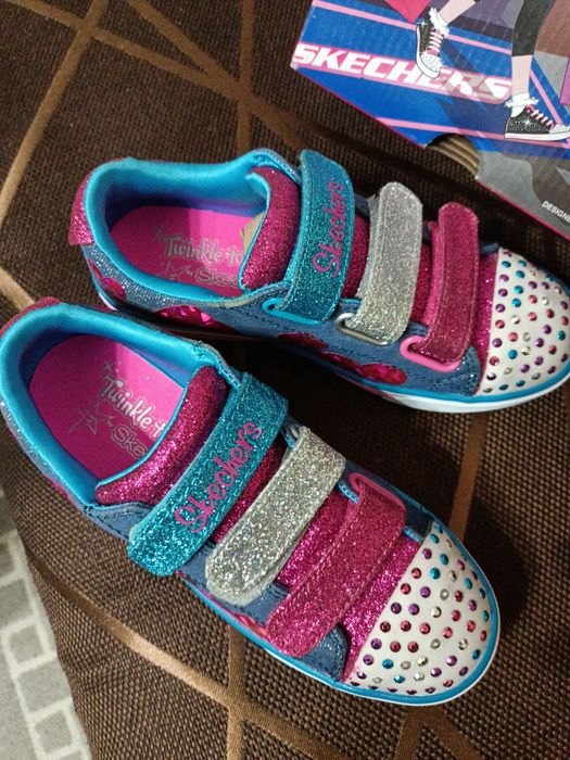 Продам новые кроссовки Sketchers 32 размер для девочек