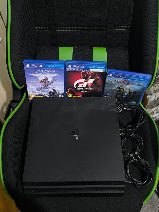 PlayStation 4 Pro 1TB + 3 Игри
