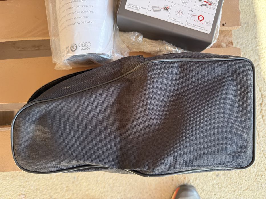 ЧИСТО НОВ Авариен Комплект Автокомпресор + Течна Фаза * 180W/15A/12V *