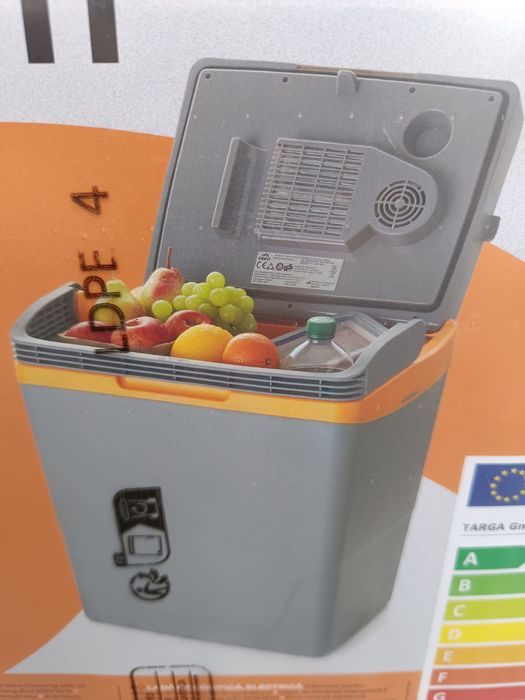 електрическа хладилна кутия на 12V и 220V 75€