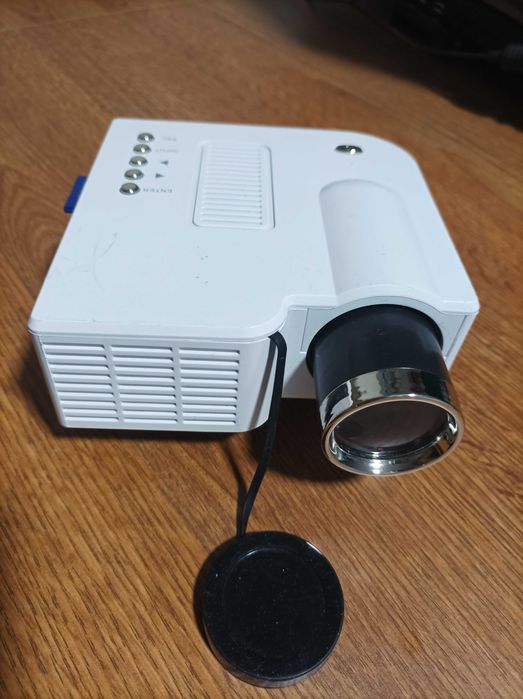 Proiector media RoHs , cu conectare la orice PC sau telefon