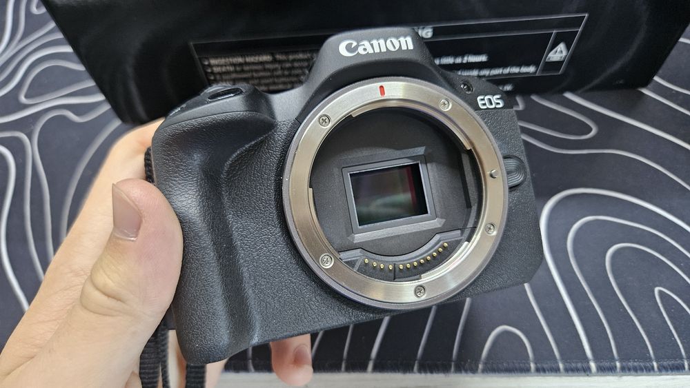Canon Kit EOS R50 cu 2 obiecte 18-45MM și 55-210MM