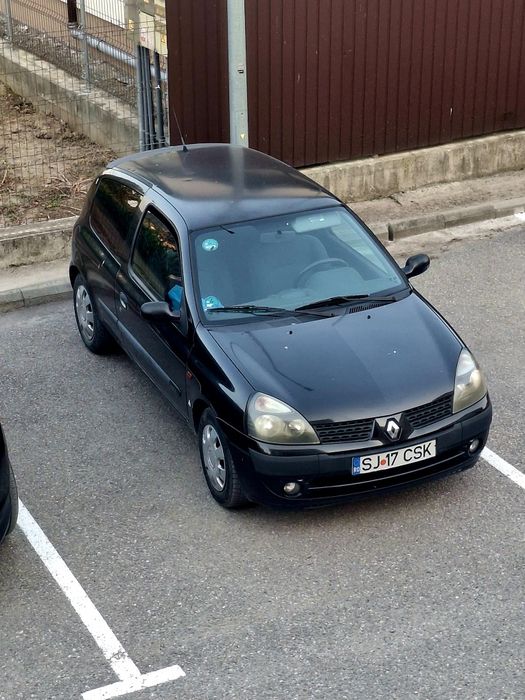 Vand renaul  an 2000, stare de functionare ! Iin 2 usi ! Nu fac schimburi !