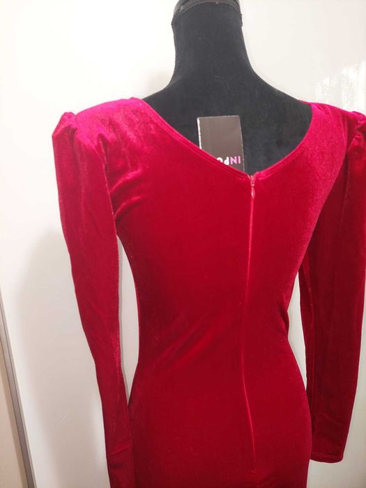 Rochie noua din catifea rosie cu umeri bufanti material elastic