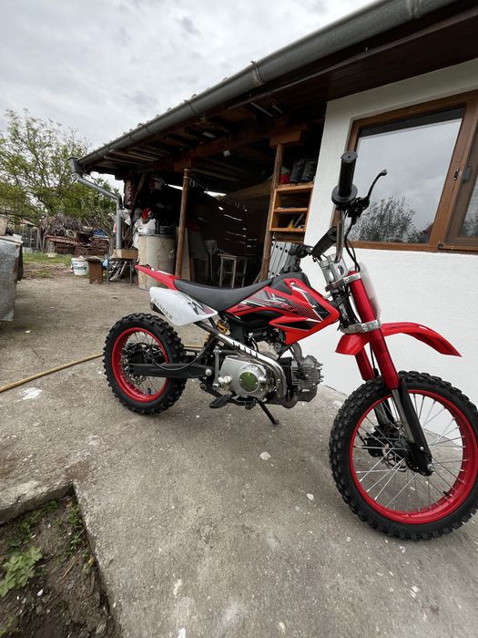 Продавам мотор 125cc пълен крос джанти 16ки за дете от 10 до 11 години