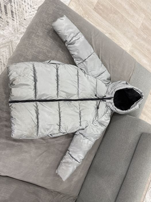 Детские зимняя и осенняя куртки для девочки.