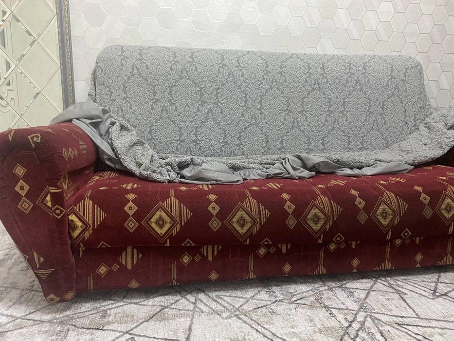 Диван с креслами.