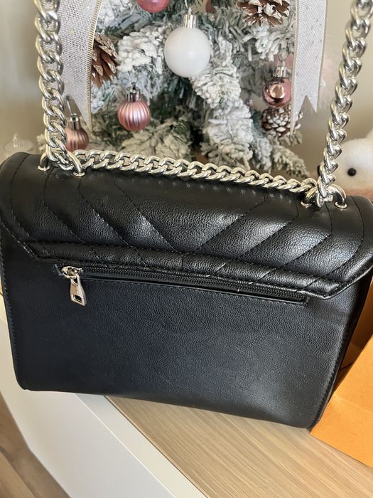 Стилна черна дамска чанта