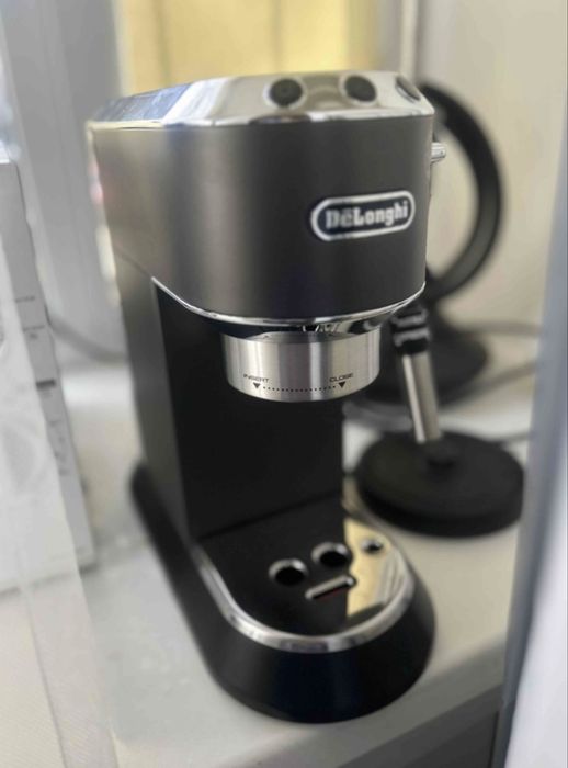 Продам кофеварку Delonghi