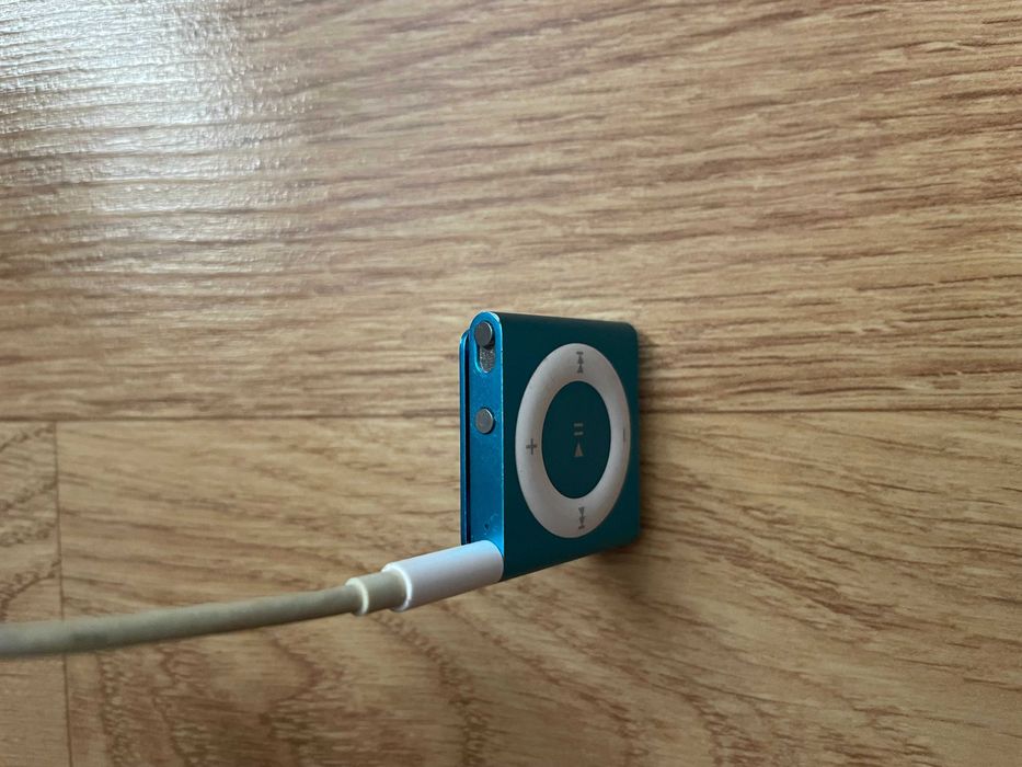 Vintage Apple A1373 Blue iPod Shuffle 4th Generation 2GB Functional