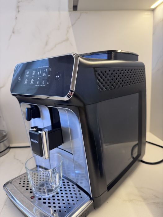 Кафеавтомат Philips Latte Go с приставка за автоматично капучино