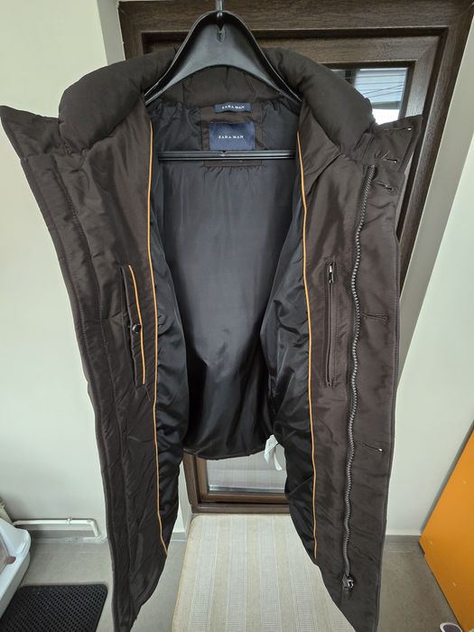 Geaca matlasata, cu gluga, pentru barbati.