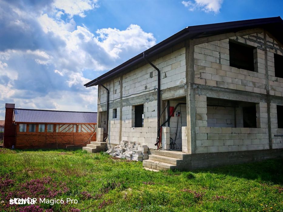 Casa in curs de constructie de vanzare