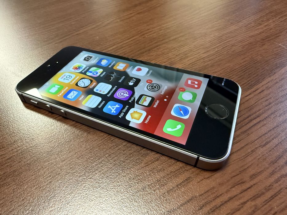 iPhone SE - 16GB - Като Нов