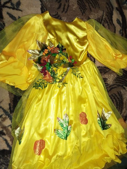 Женское платье для худенькой девочки лет 14-15