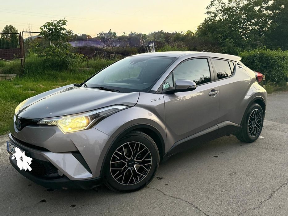Vând Toyota C-HR