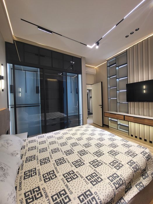 Mirobod avenu oybek metro