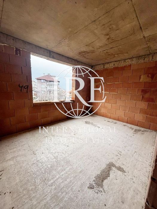 Продава се Тристаен апартамент в Варна, Галата - 96 кв.м за 898 €/кв.м - Снимка #2