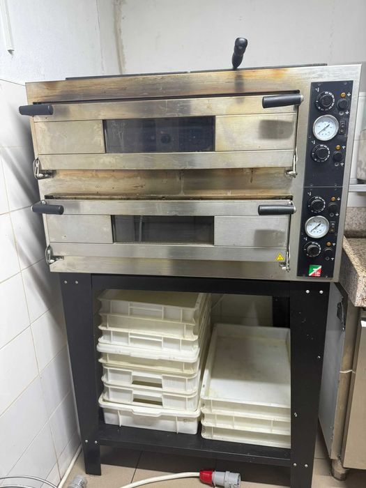 Vand bucatarie profesionala completa, 30 de echipamente plus mobilier de lux restaurant - 17000 Euro