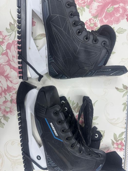 Продам коньки хоккейные