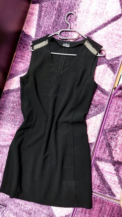 Черна рокля с пайети