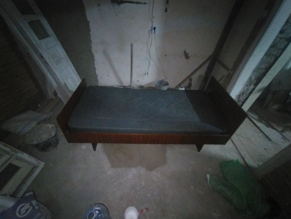 2 шт. кресло 1 шт. диван и 1 шткровать.