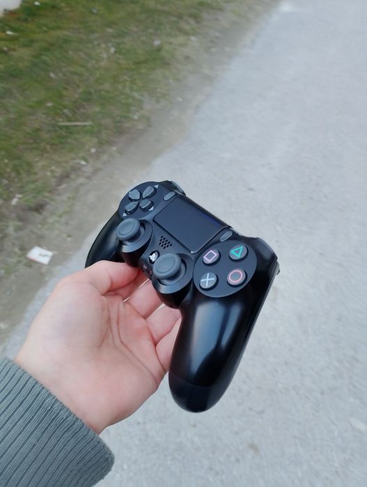 Vând controller PS4 perfect funcțional