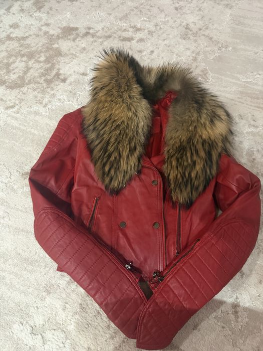 Geaca de piele rosie,cu blanita naturala detasabila