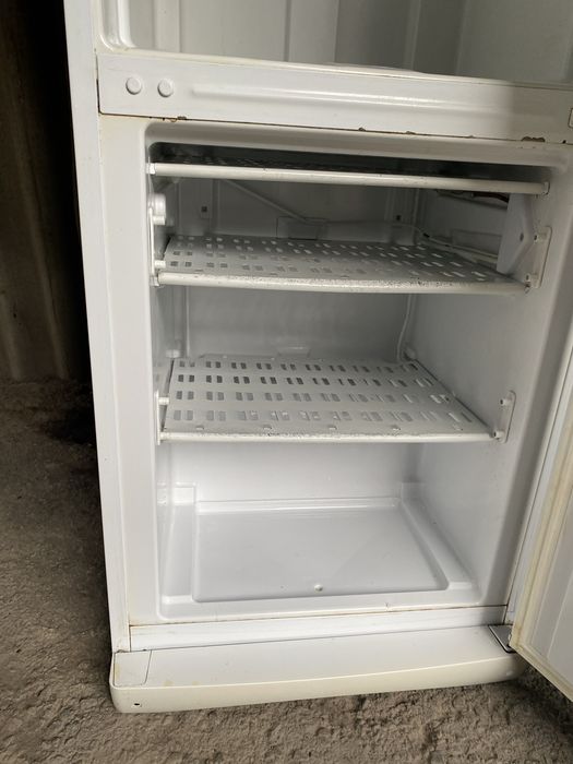 Продам холодильник Индезит не рабочий