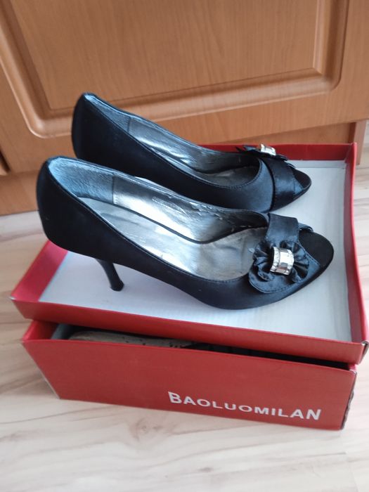 Отдам туфли на праздник за 2000