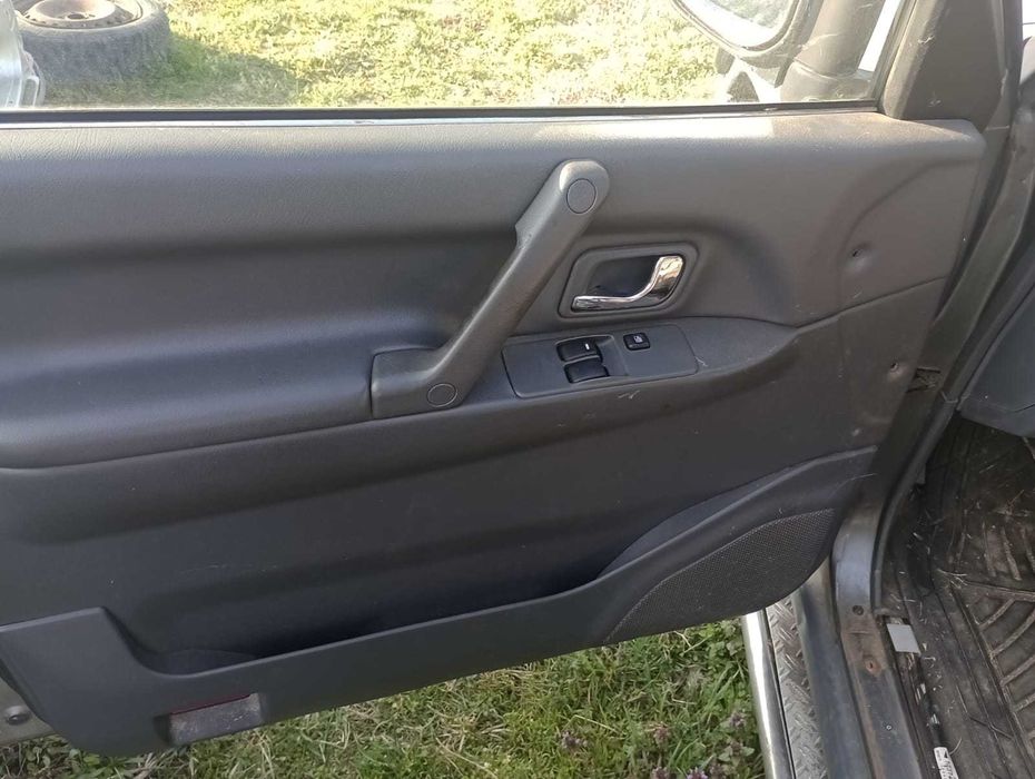 Vand Jeep Mitsubishi Pajero scurt 4x4 , cutie super select