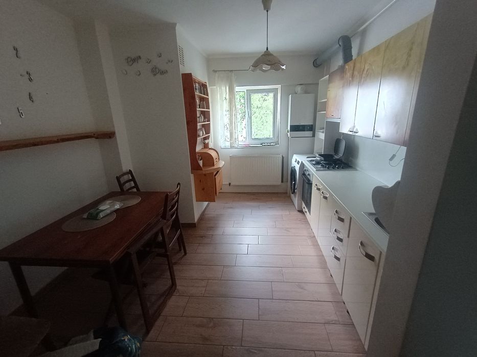 Închiriez- apartament 3 camere+garaj