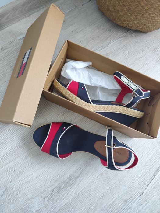 Дамски еспадрили на платформа Tommy Hilfiger номер 39