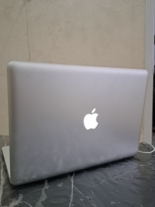 MacBook sastayani o'rta xolada ishlashi juda Yaxshi