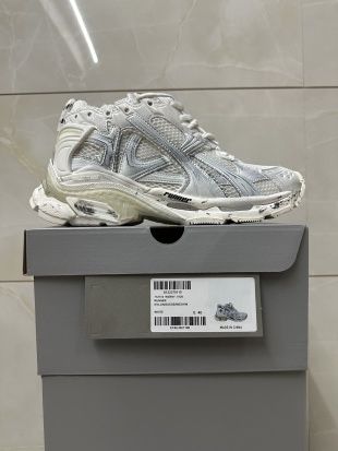 Balenciaga runner