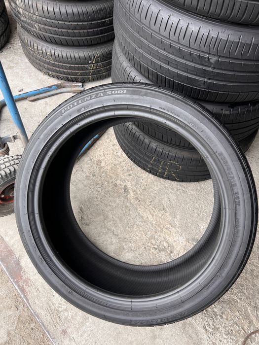 2 anvelope vara 235/40/19 , Bridgestone !