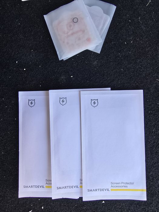 Vând 3 folii iPhone 13 pro max set complet