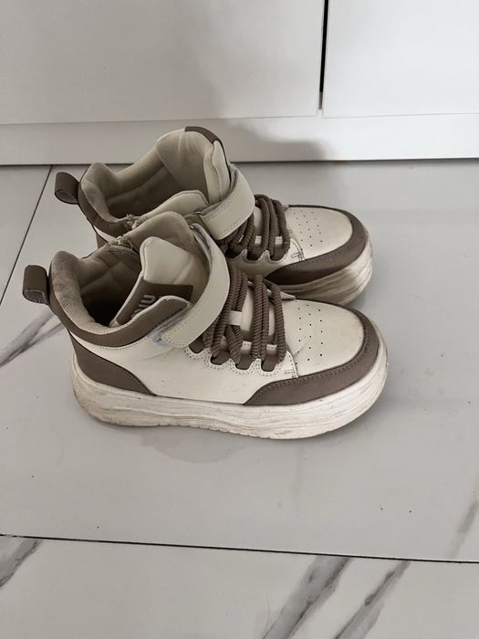 Продам весенние ботинки 35 размер