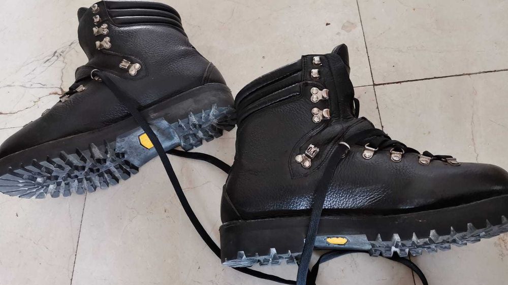 bocanci piele munte iarna nr 41 - 42.5 talpa semi rigida